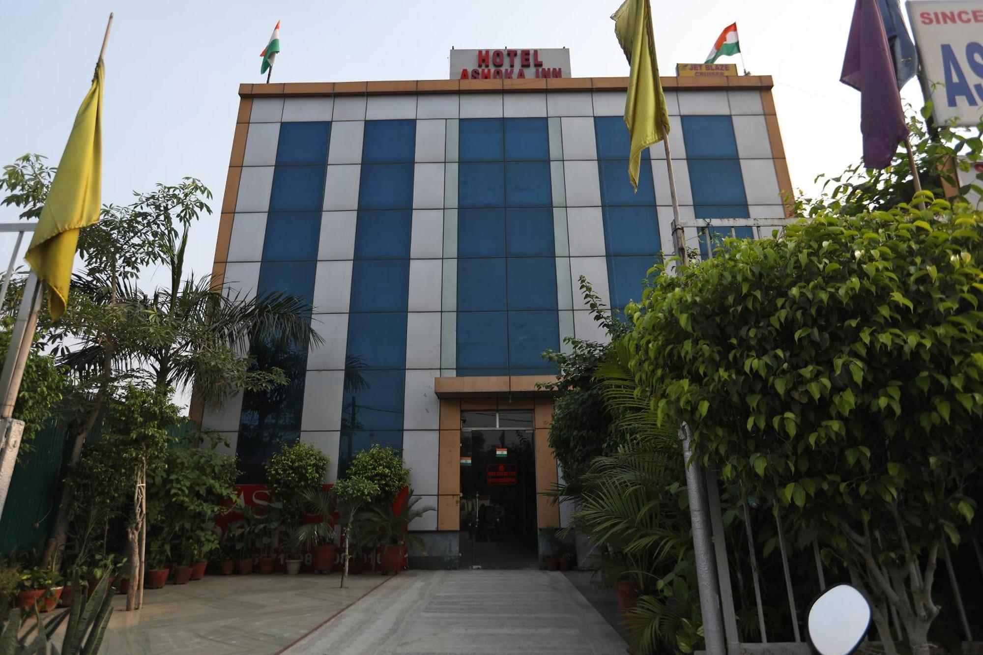 Hotel O Ashoka Inn Hotel Near Botanical Garden Нойда Экстерьер фото