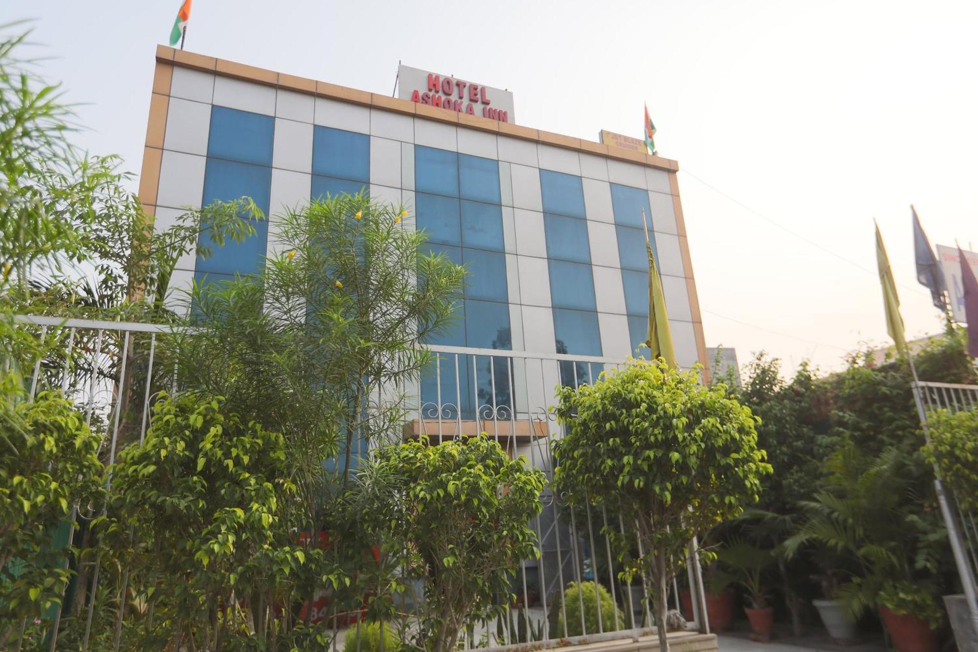 Hotel O Ashoka Inn Hotel Near Botanical Garden Нойда Экстерьер фото