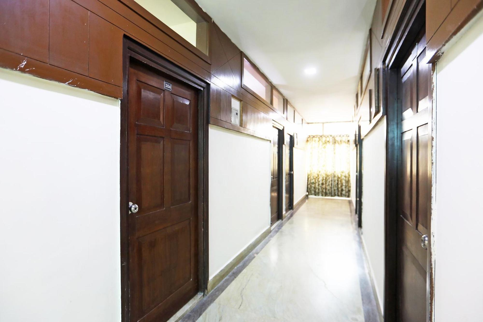 Hotel O Ashoka Inn Hotel Near Botanical Garden Нойда Экстерьер фото
