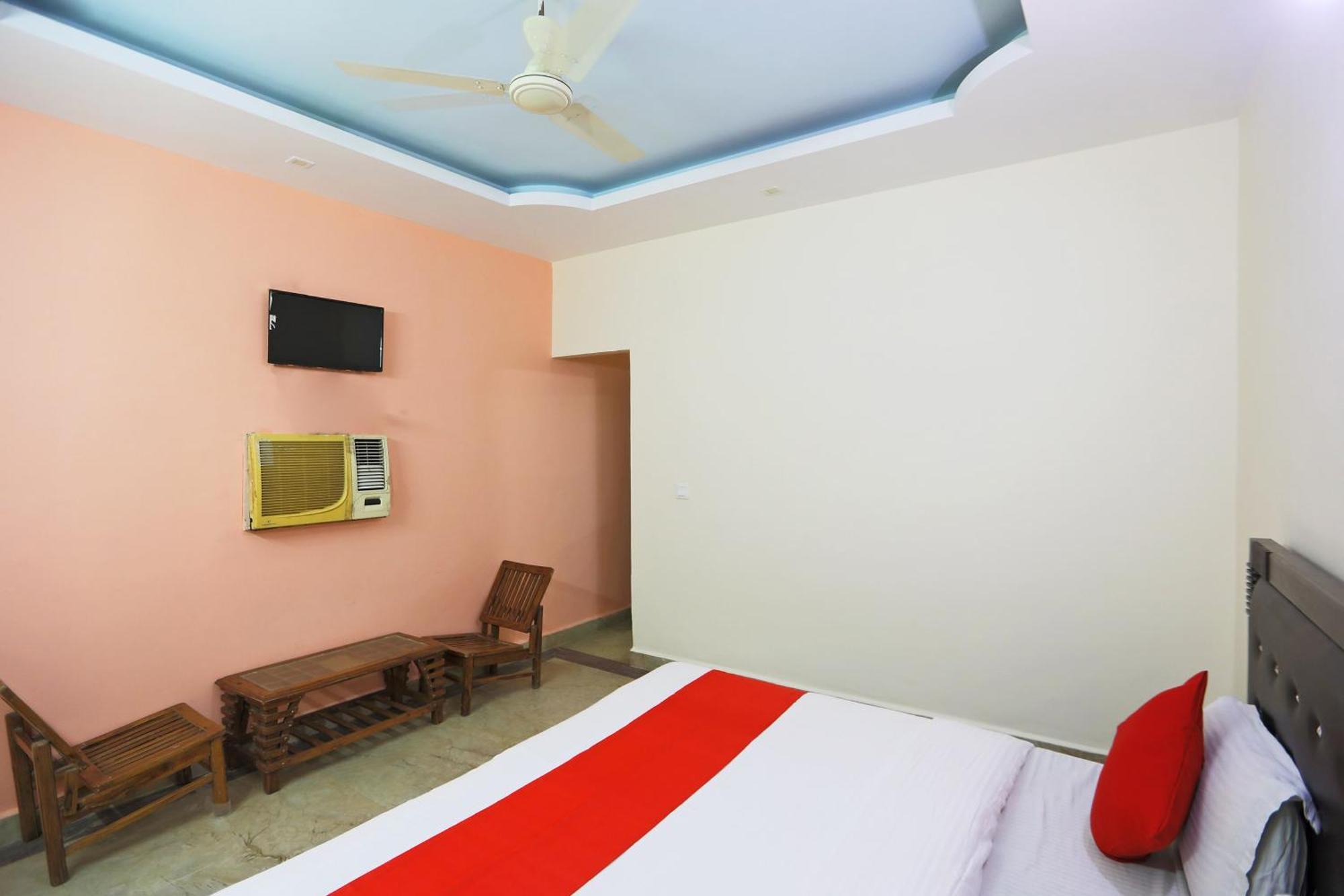 Hotel O Ashoka Inn Hotel Near Botanical Garden Нойда Экстерьер фото