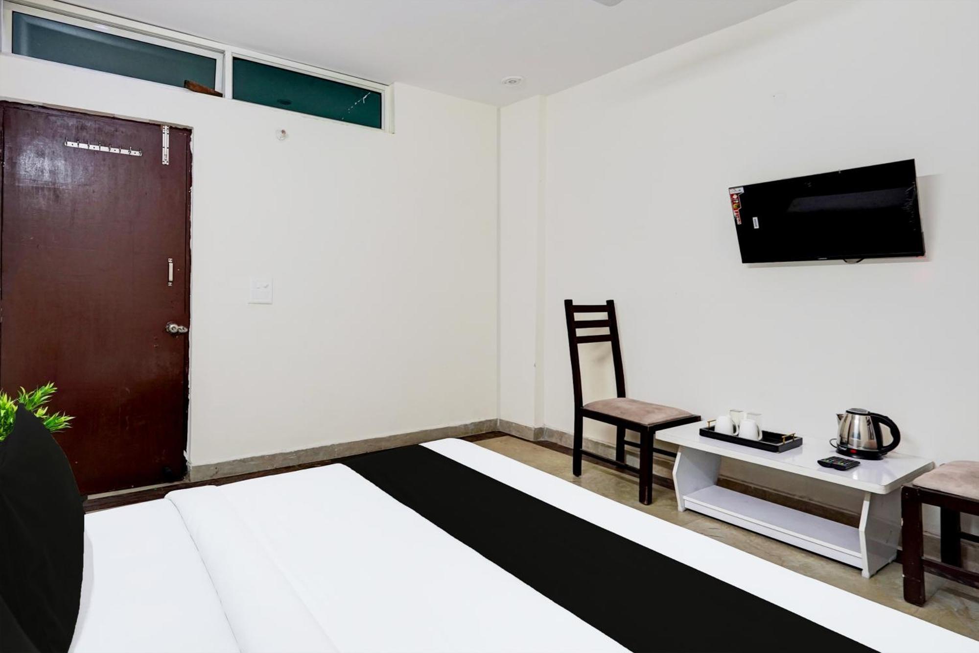 Hotel O Ashoka Inn Hotel Near Botanical Garden Нойда Экстерьер фото