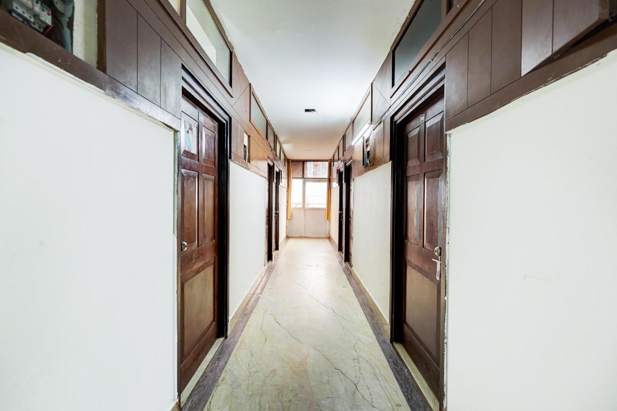 Hotel O Ashoka Inn Hotel Near Botanical Garden Нойда Экстерьер фото