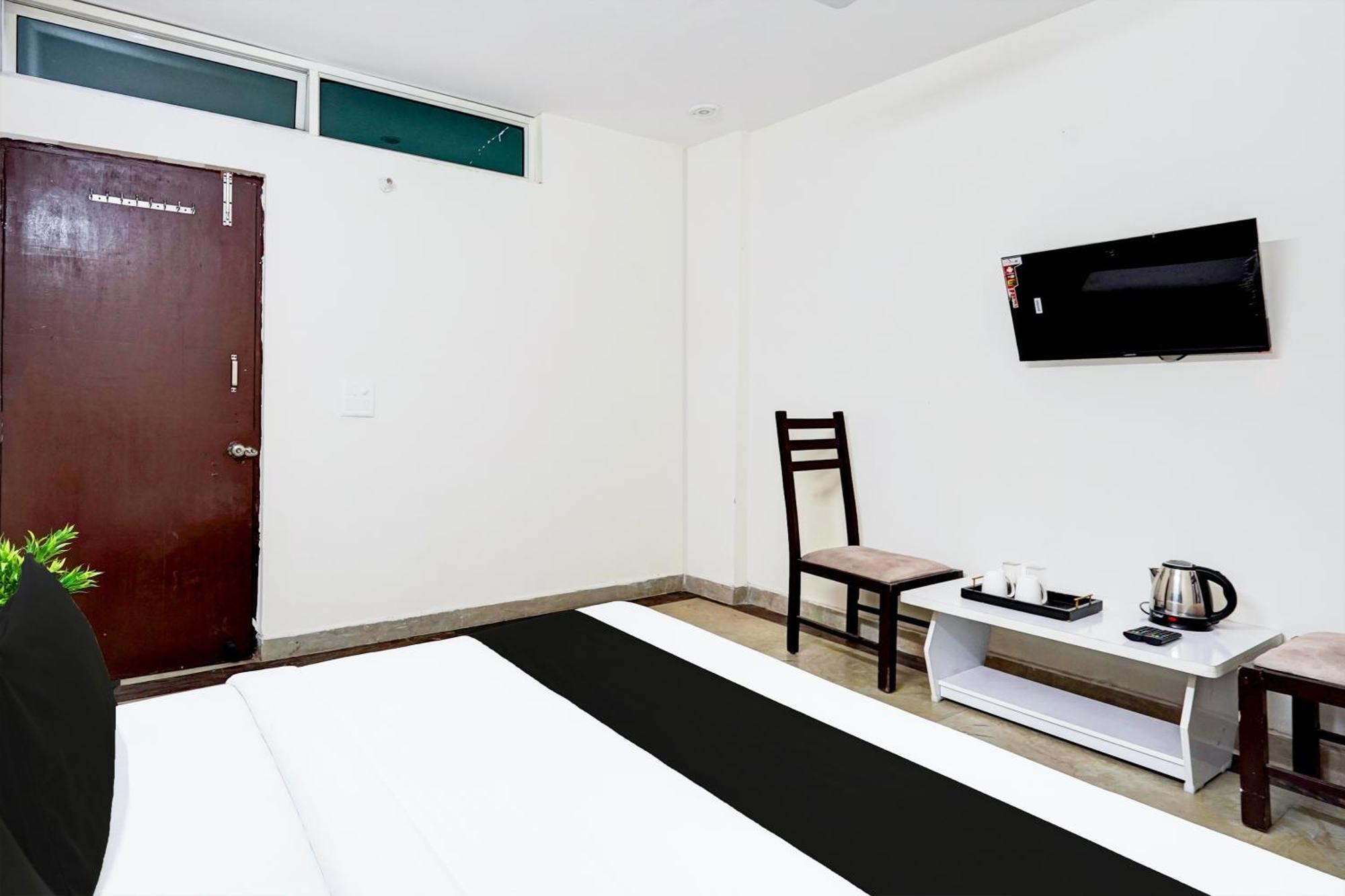 Hotel O Ashoka Inn Hotel Near Botanical Garden Нойда Экстерьер фото